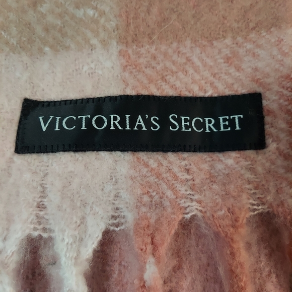 Victoria's Secret Plaid Fluffy Scarf In Buff Pink Grey - Picture 4 of 9